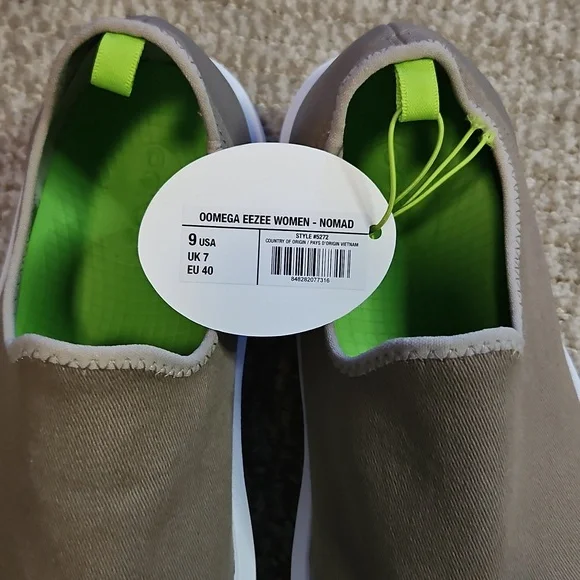 Womens OOFOS Oomega Eezee Nomad Slip On Sneakers NWT - Picture 2 of 7